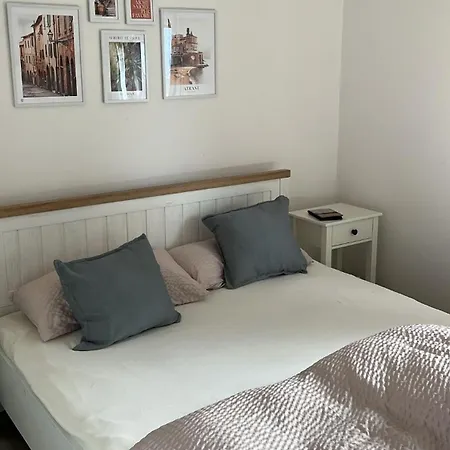 Famiglia Apartman *
